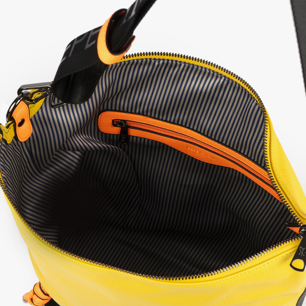 bolso bandolera negra con tonos color amarillo y detalles fluorescentes 35121