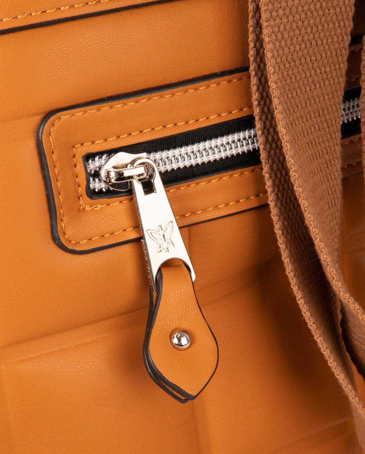 Bolso mochila marrón 231230